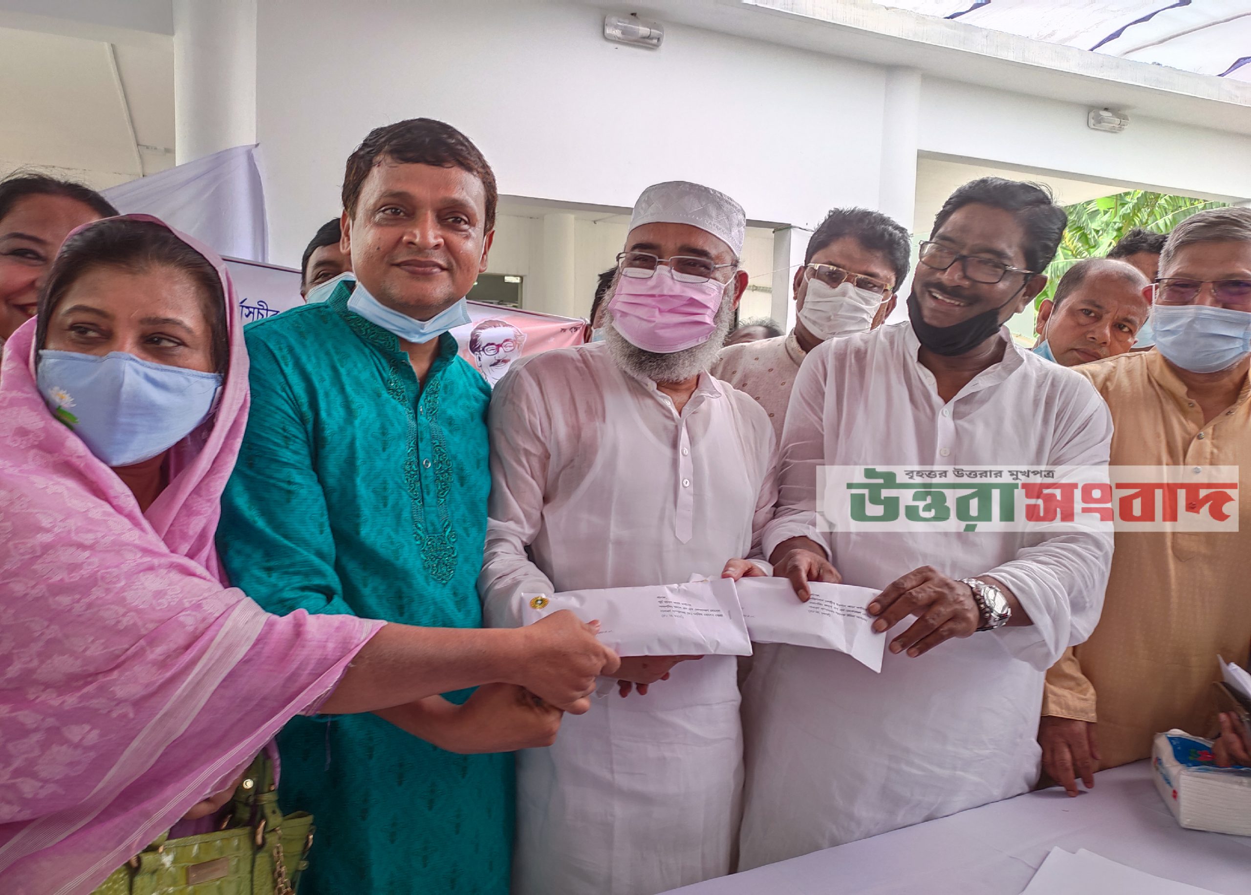 টি.আর প্রকল্পের অর্থ বিতরণ করেছেন হাবিব হাসান